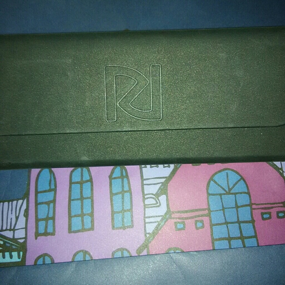 Case - Picture 1 of 2